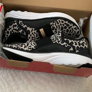 PUMA girls soft ride Sofia black-gold shoes